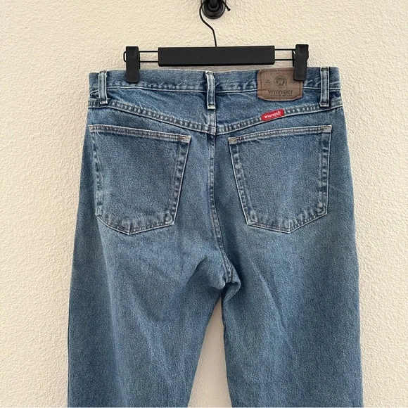 Wrangler 965T1DS Premium Quality Distressed Medium Wash Regular Fit Sz 32x34 - Picture 3 of 9